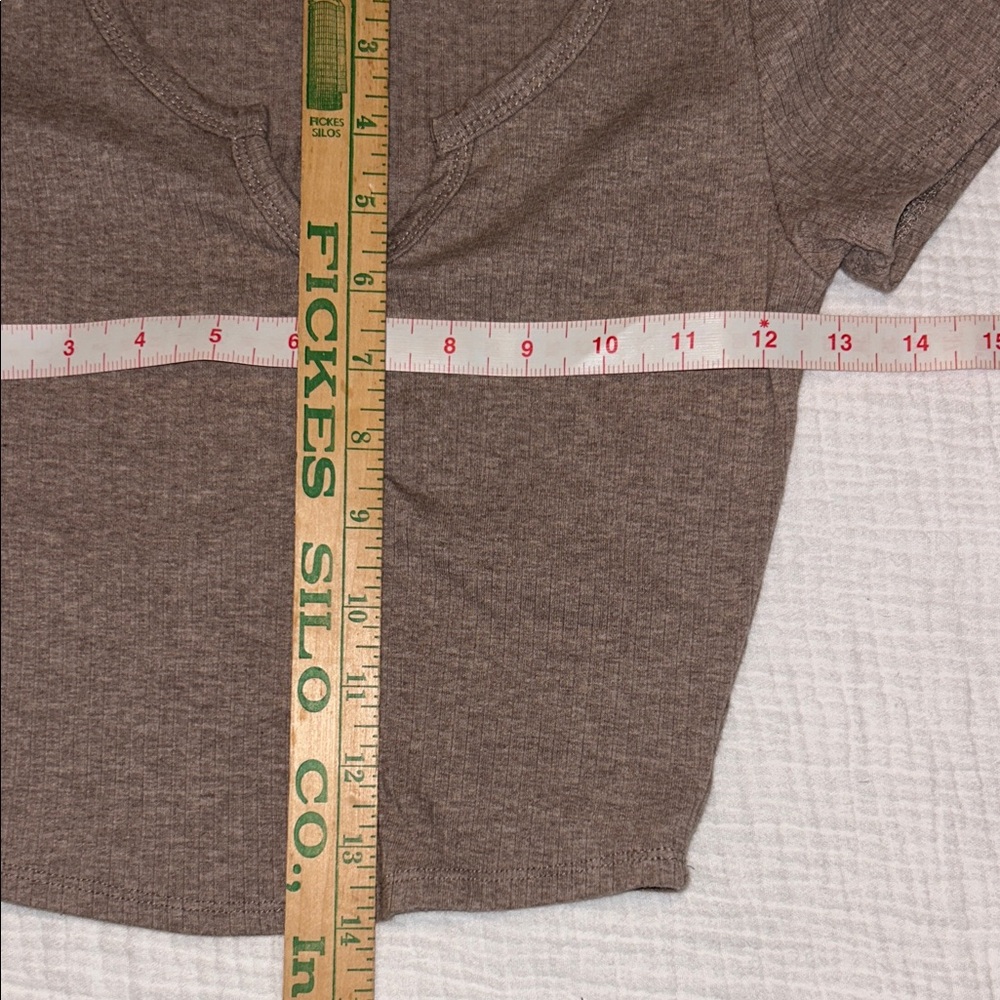 Bozzolo Womens Ribbed Crop Top Brown Small Fitted 3 Button Festival Concert - Picture 9 of 10